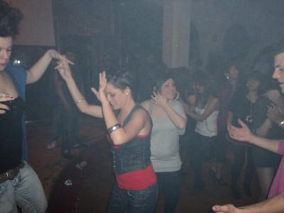 Monica,Sara y Nuria lo bailan en la noche de Barcelona